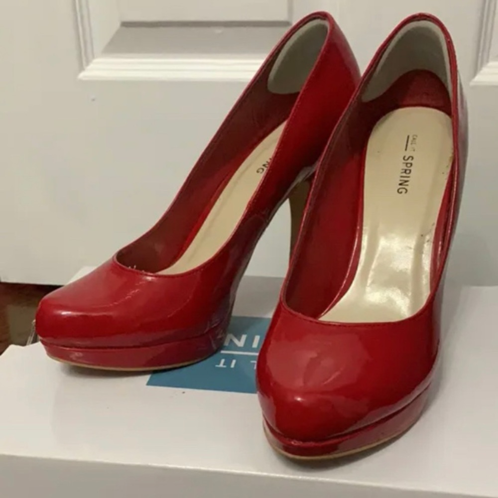 Red pumps